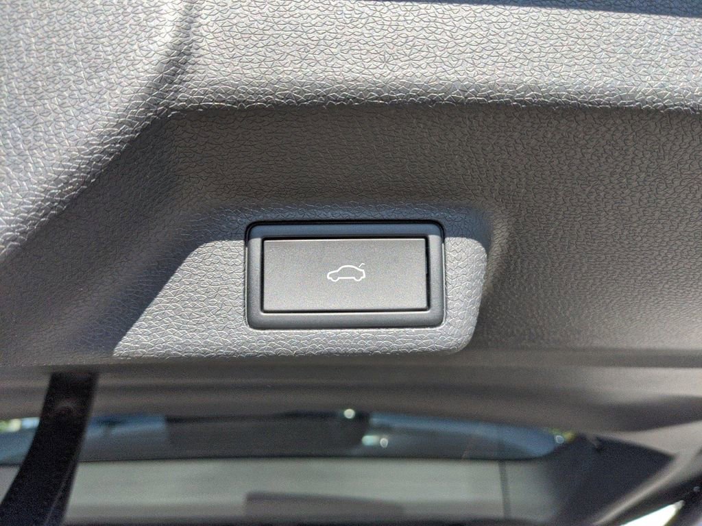 New 2025 Volkswagen ID. Buzz Pro S image 17