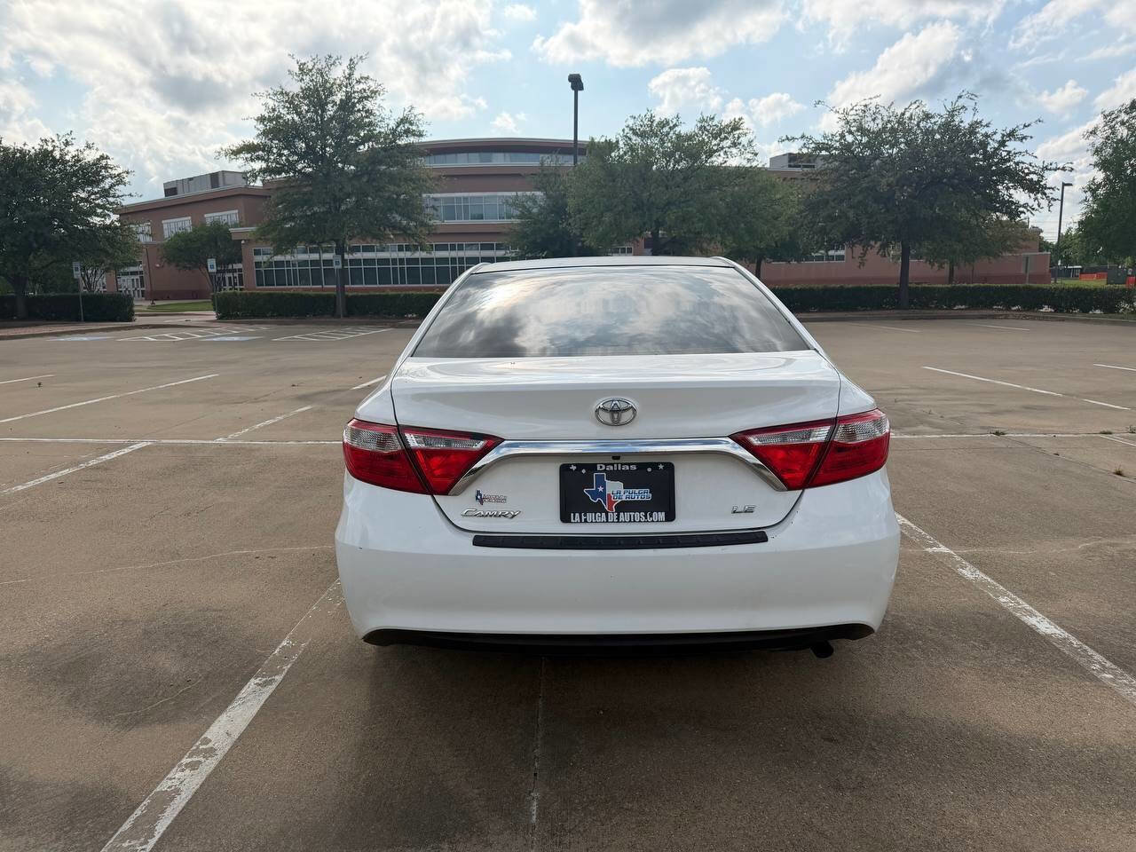 Used 2016 Toyota Camry LE image 5