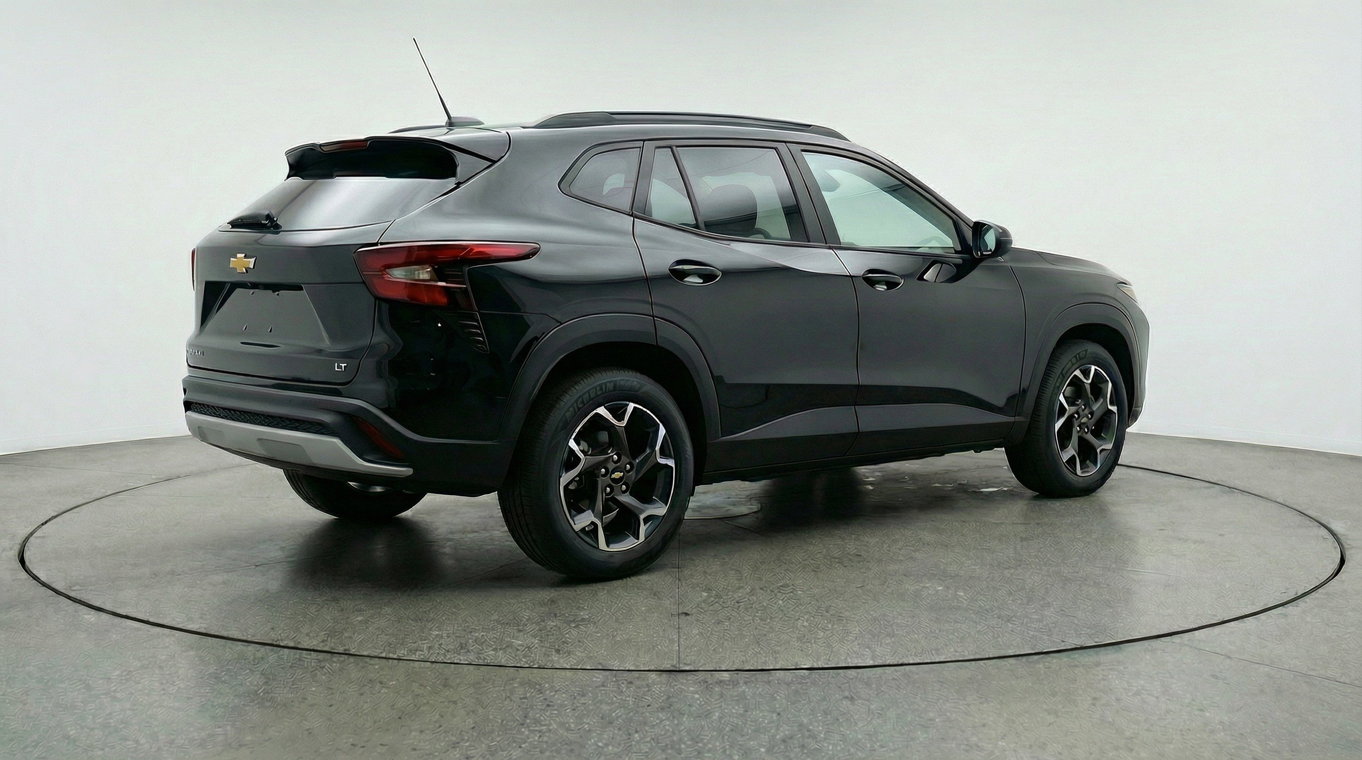 Used 2025 Chevrolet Trax LT image 9