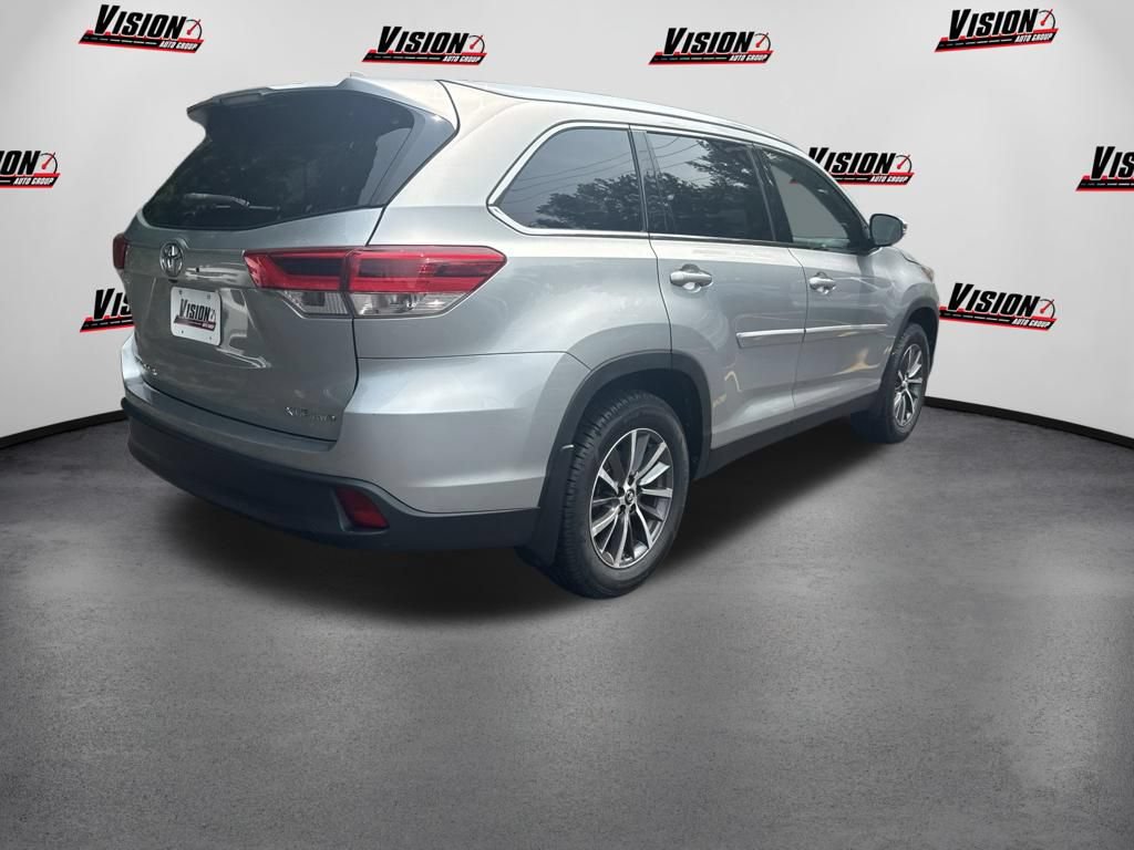 Used 2019 Toyota Highlander XLE AWD/4WD image 5
