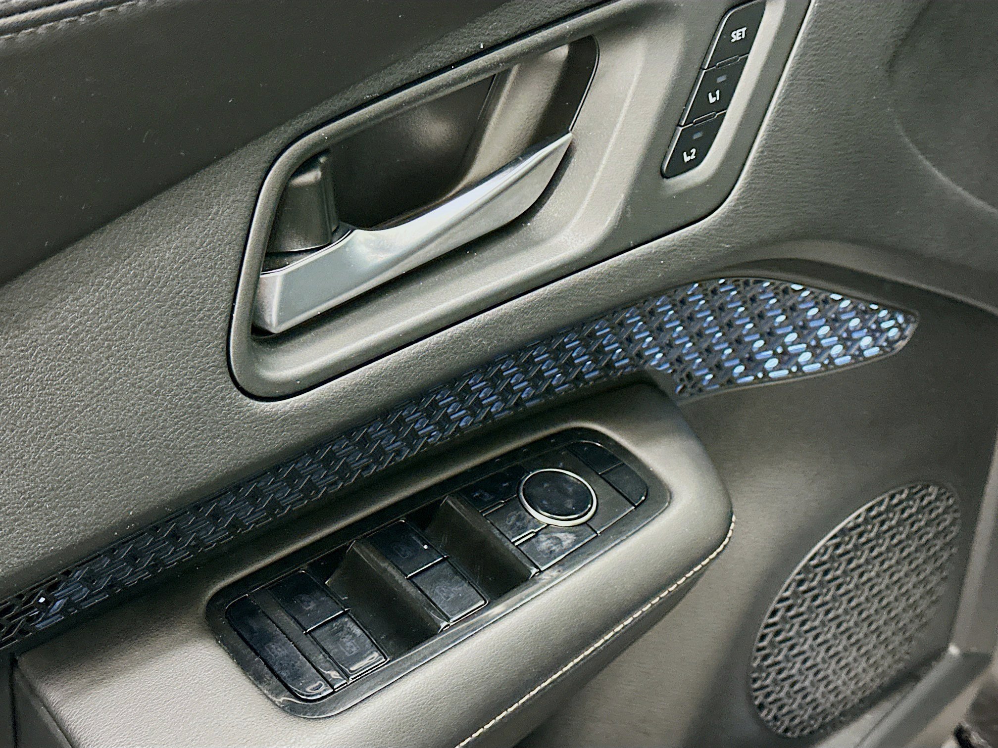 Used 2023 Nissan Ariya AWD image 15