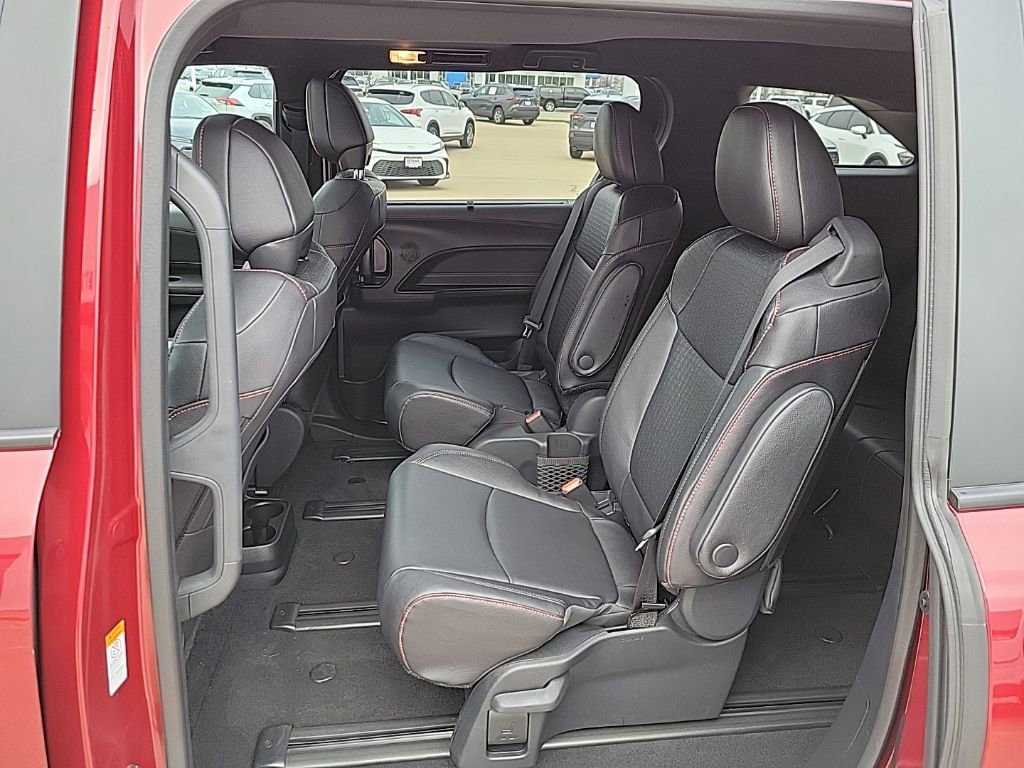 Used 2025 Toyota Sienna XSE image 12