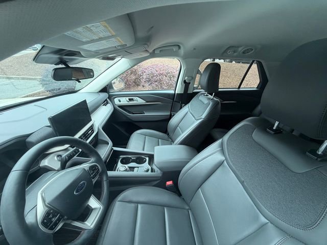 Used 2025 Ford Explorer Active w/ Active Comfort Package image 2