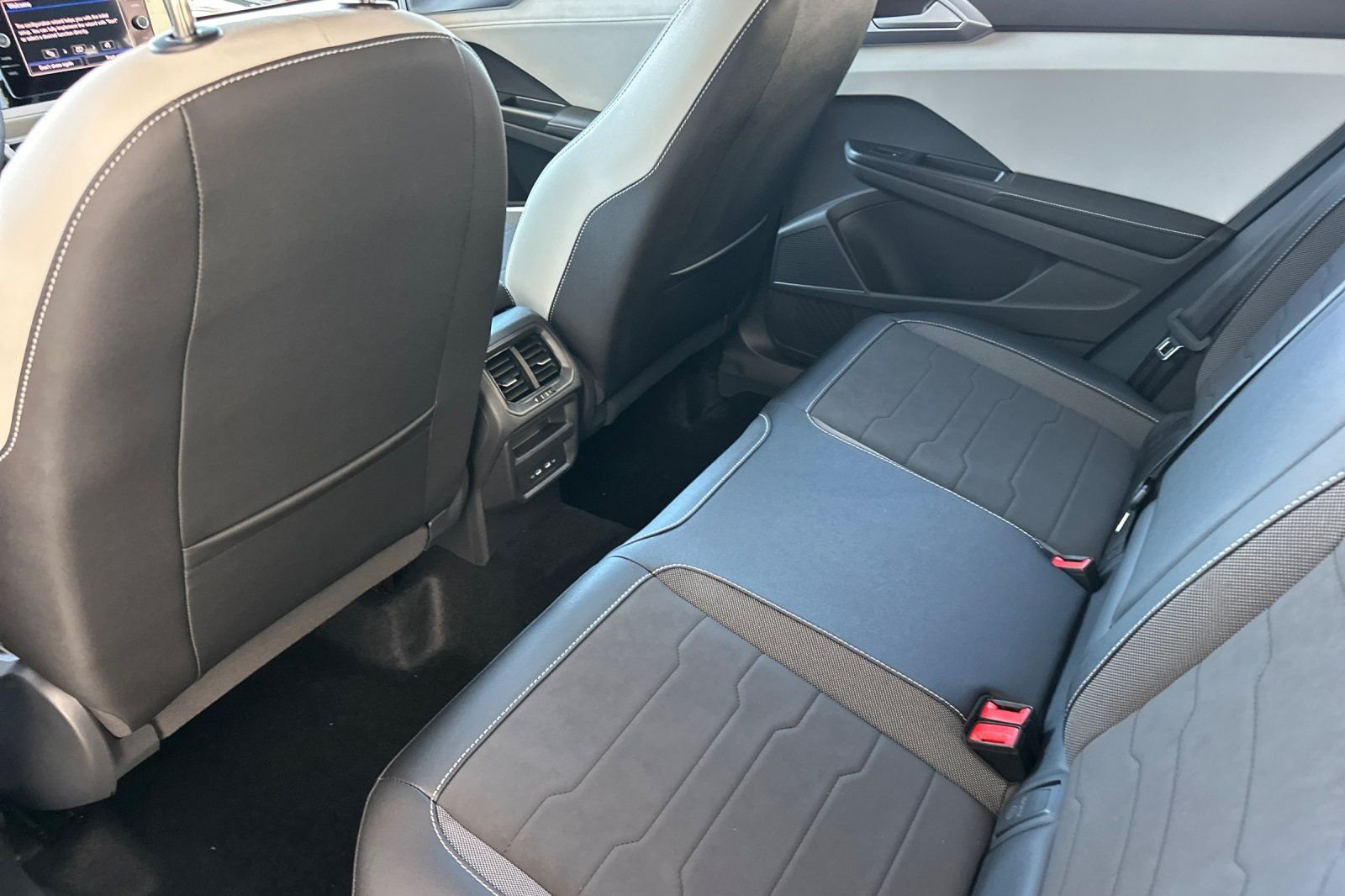 New 2026 Volkswagen Taos SE FWD image 12