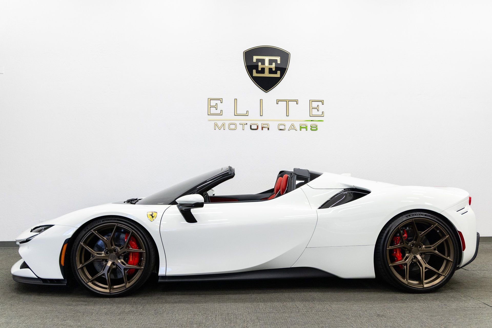Used 2024 Ferrari SF90 Spider image 2