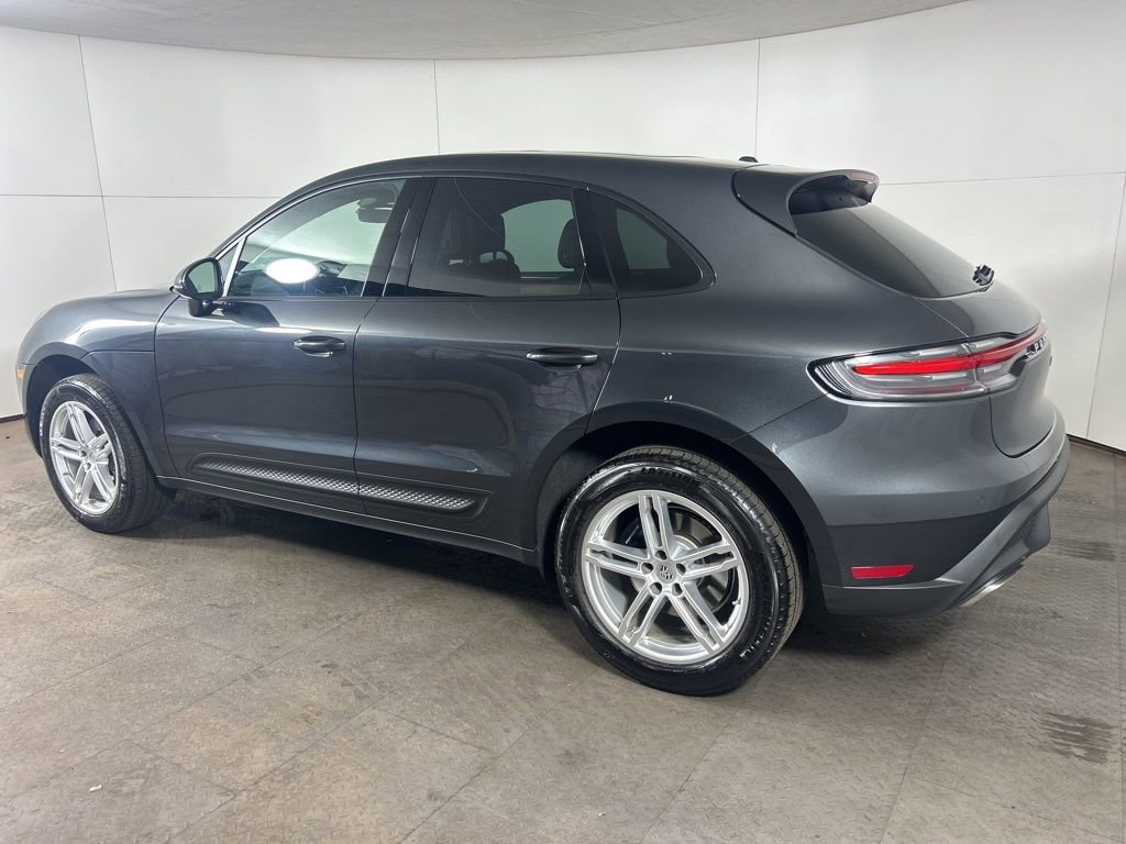 Certified 2025 Porsche Macan image 3