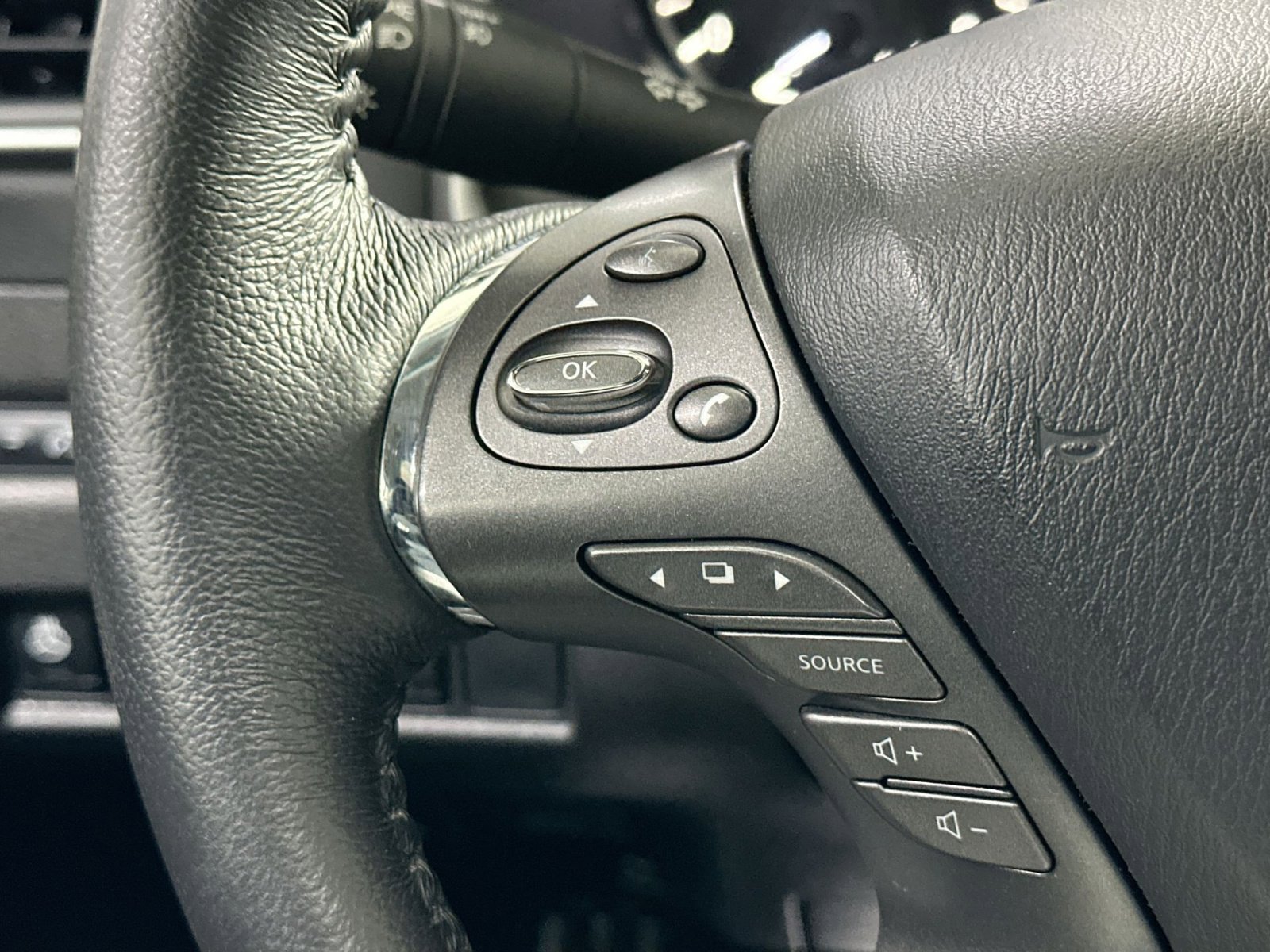 Used 2024 Nissan Murano SL image 21