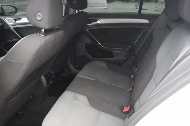 Used 2016 Volkswagen e-Golf SE image 14