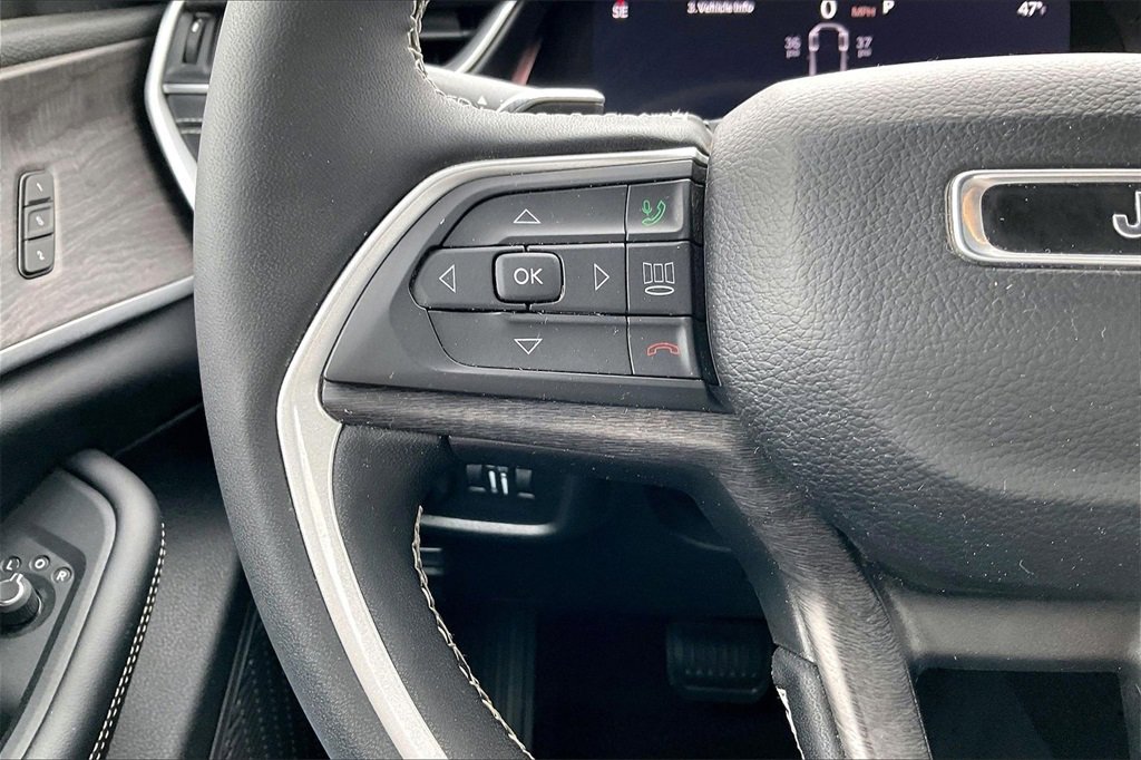 Used 2024 Jeep Grand Cherokee L Limited image 18