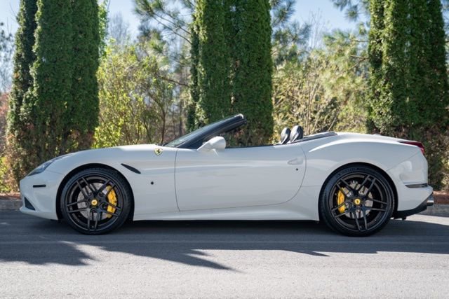Used 2016 Ferrari California T RWD image 10