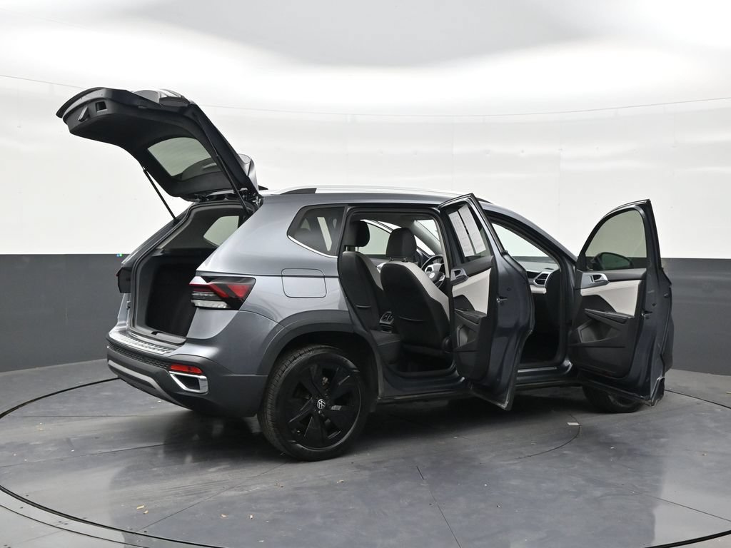 Used 2025 Volkswagen Taos SE FWD image 28