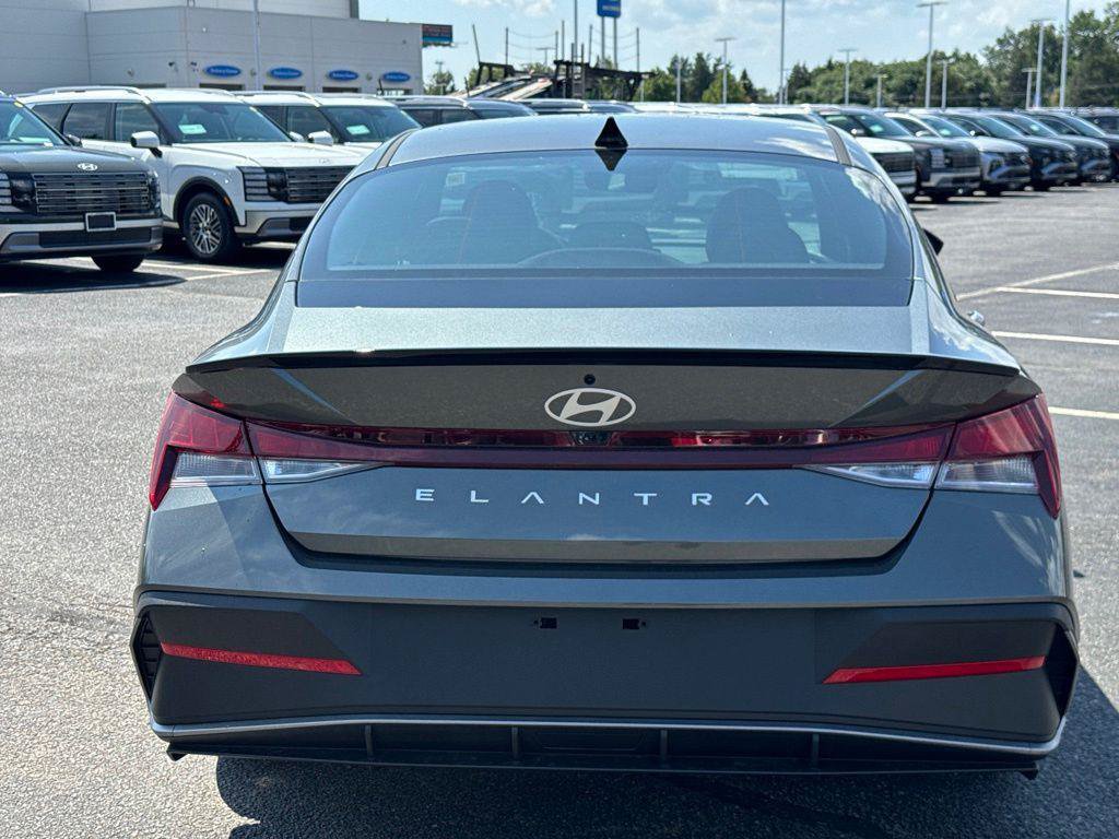 New 2026 Hyundai Elantra SEL Sport FWD image 7