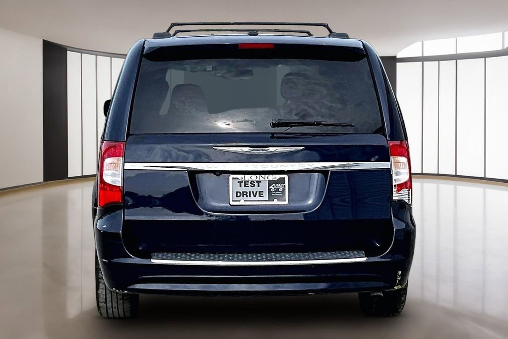 Used 2014 Chrysler Town & Country Touring FWD image 4