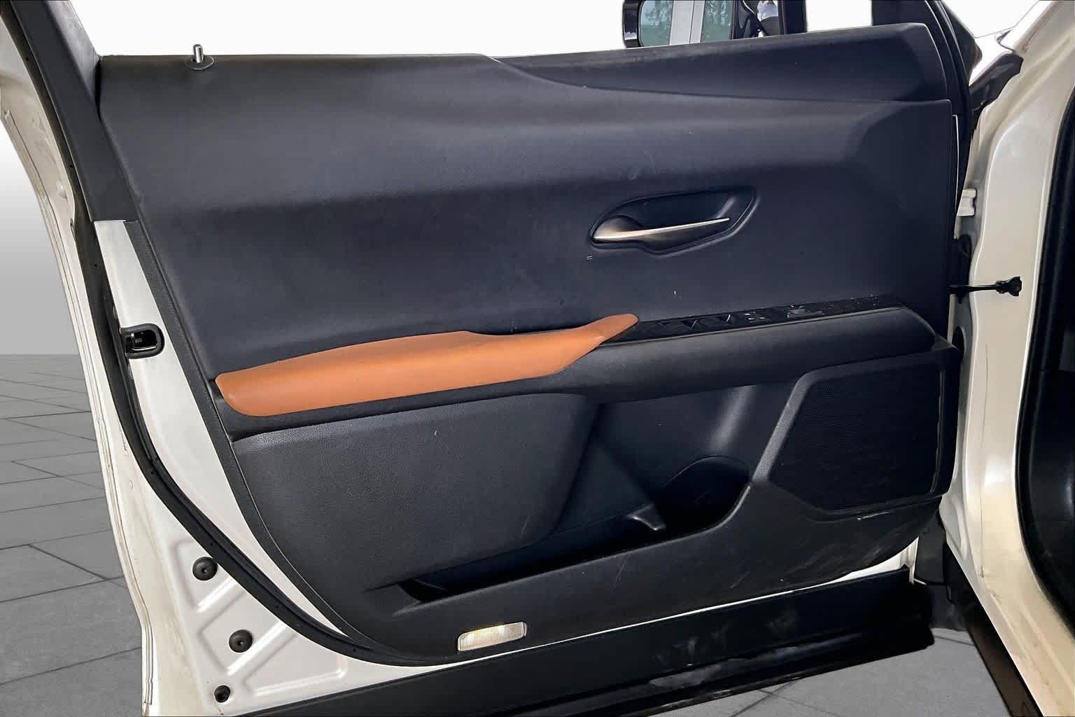 Used 2019 Lexus UX 200 FWD image 19