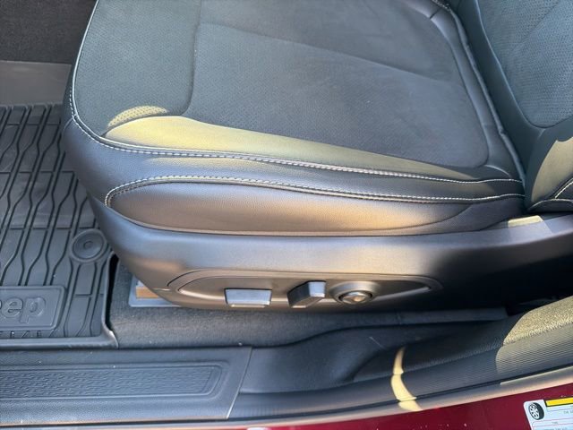 New 2025 Jeep Grand Cherokee Altitude image 10