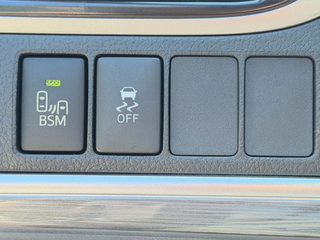 Used 2012 Toyota Camry XLE w/ Leather Pkg FWD image 19