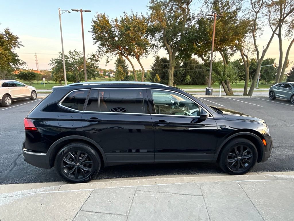 Used 2024 Volkswagen Tiguan SE w/ Panoramic Sunroof Package AWD/4WD image 7