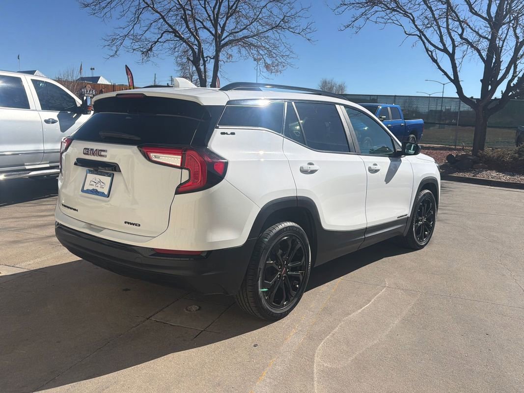 Used 2022 GMC Terrain SLE w/ Driver Convenience Package image 5