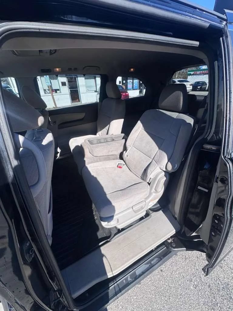 Used 2016 Honda Odyssey SE image 15