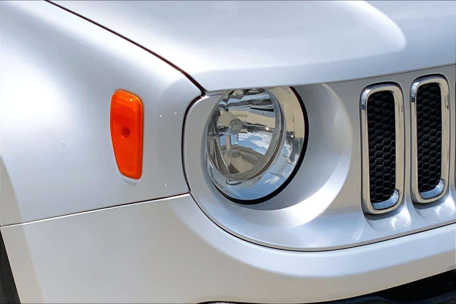 Used 2016 Jeep Renegade Limited FWD image 27