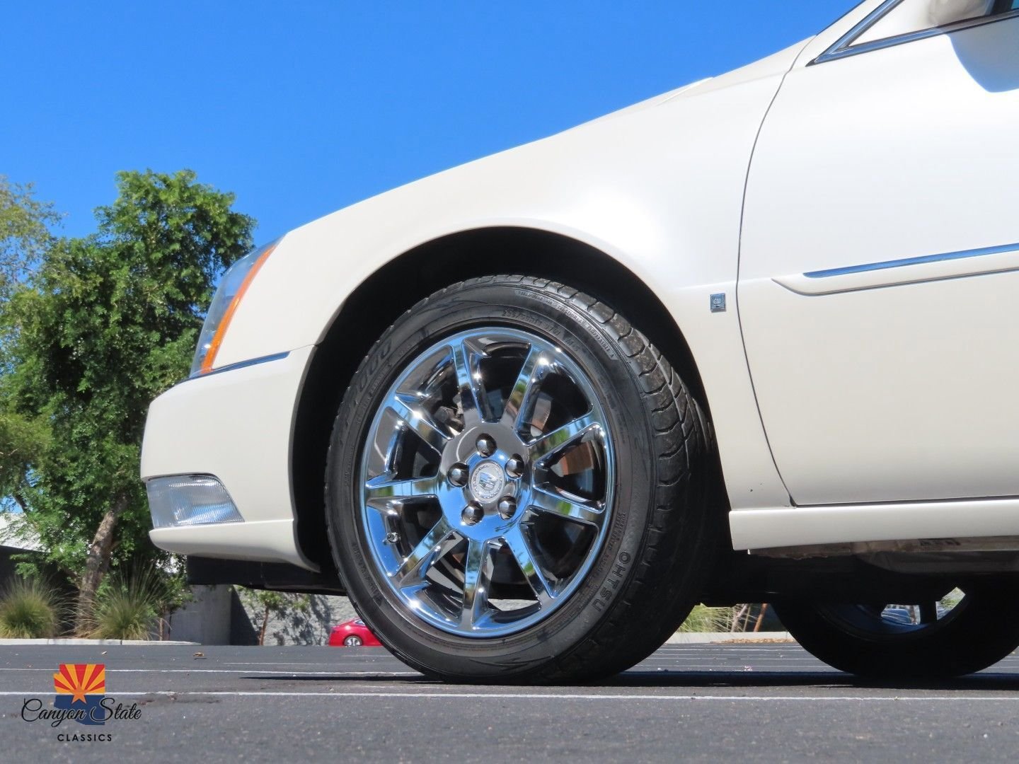 Used 2009 Cadillac DTS image 29