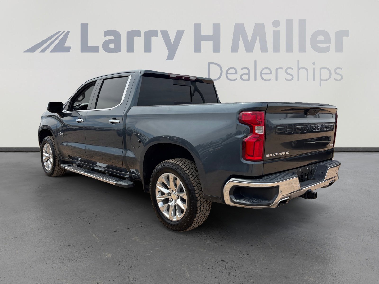 Used 2019 Chevrolet Silverado 1500 LTZ w/ LTZ Texas Edition AWD/4WD image 3