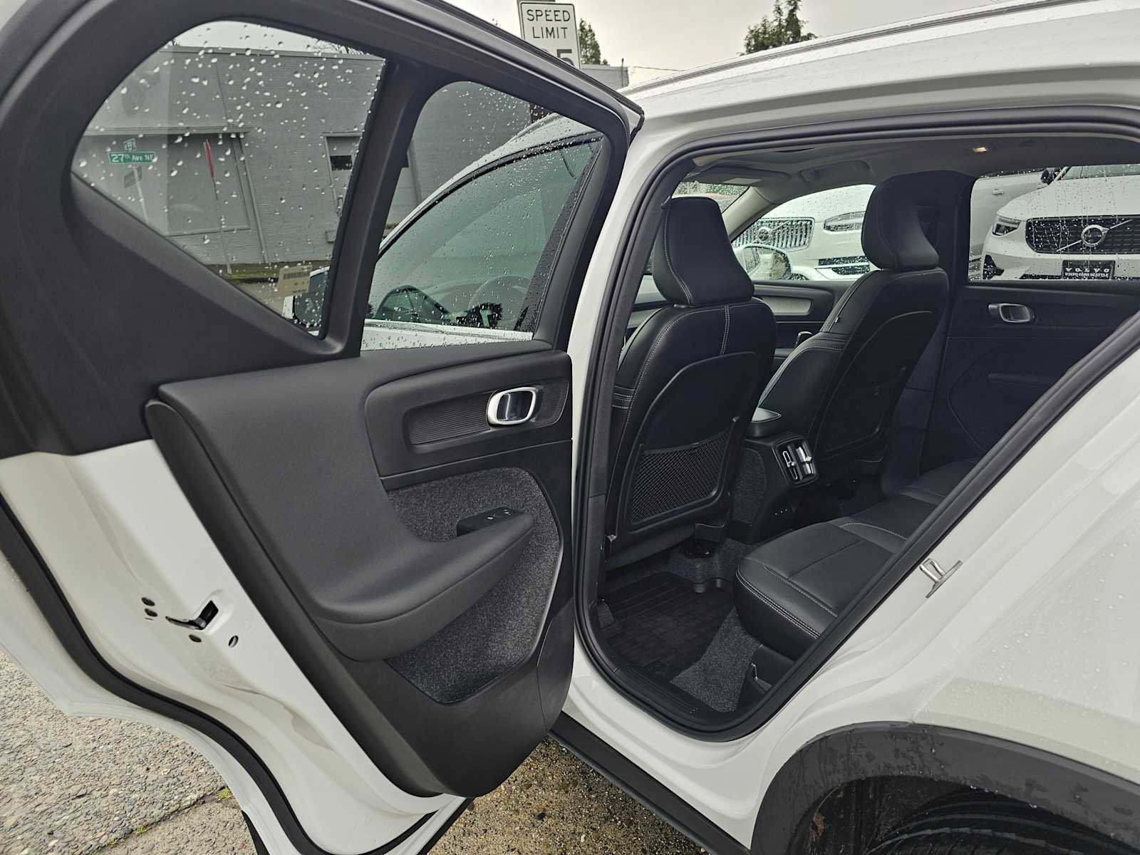 Certified 2025 Volvo XC40 B5 Core w/ Protection Package Premier image 18