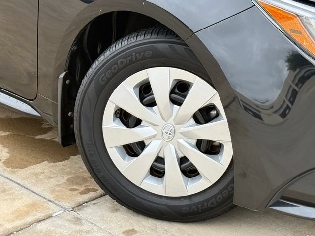 Used 2020 Toyota Corolla L FWD image 2