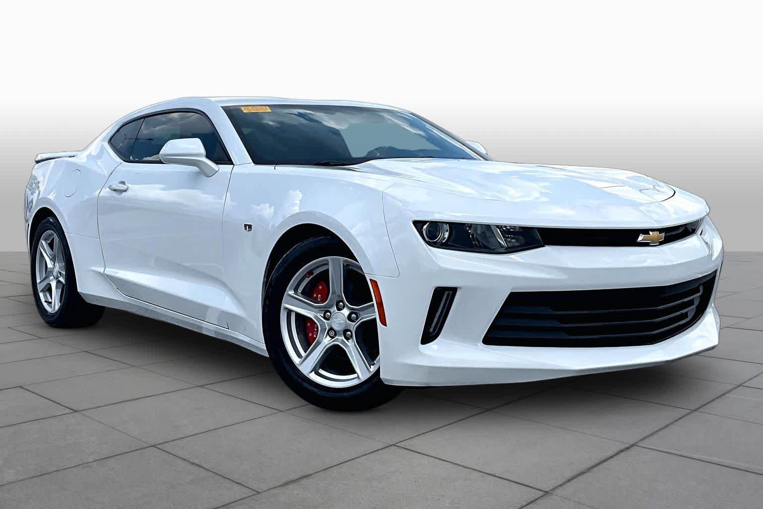 Used 2016 Chevrolet Camaro LT w/ Technology Package RWD image 3