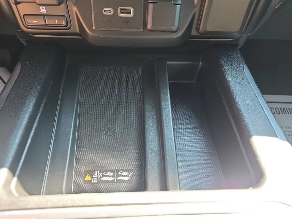 Used 2020 Chevrolet Silverado 1500 High Country w/ Technology Package AWD/4WD image 34