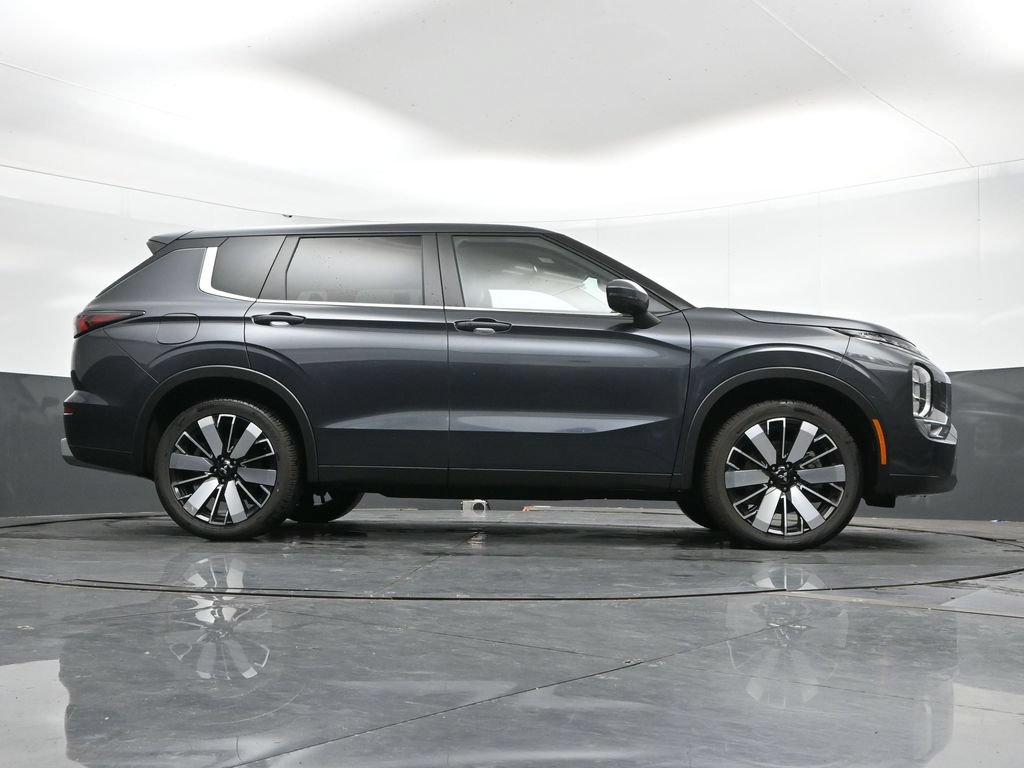 Used 2025 Mitsubishi Outlander SE AWD/4WD image 43