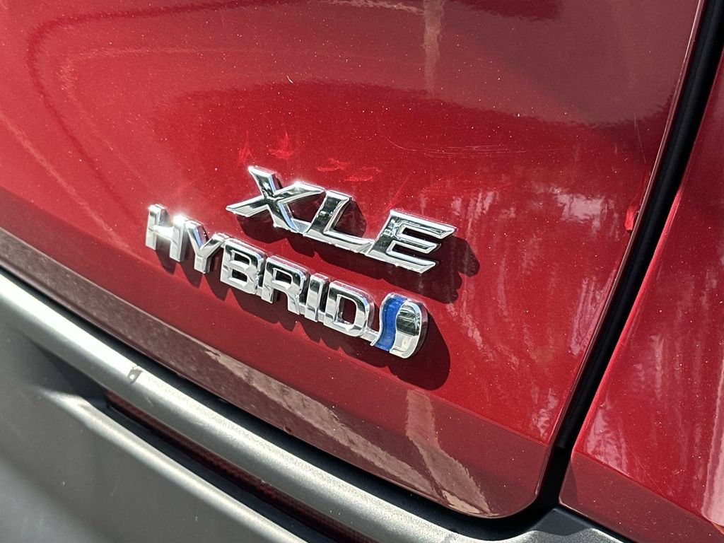 Used 2024 Toyota Sienna XLE FWD image 9