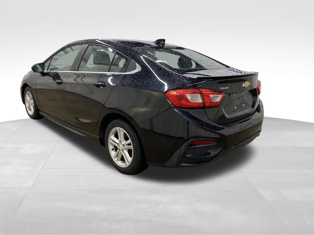 Used 2018 Chevrolet Cruze LT w/ Convenience Package image 5