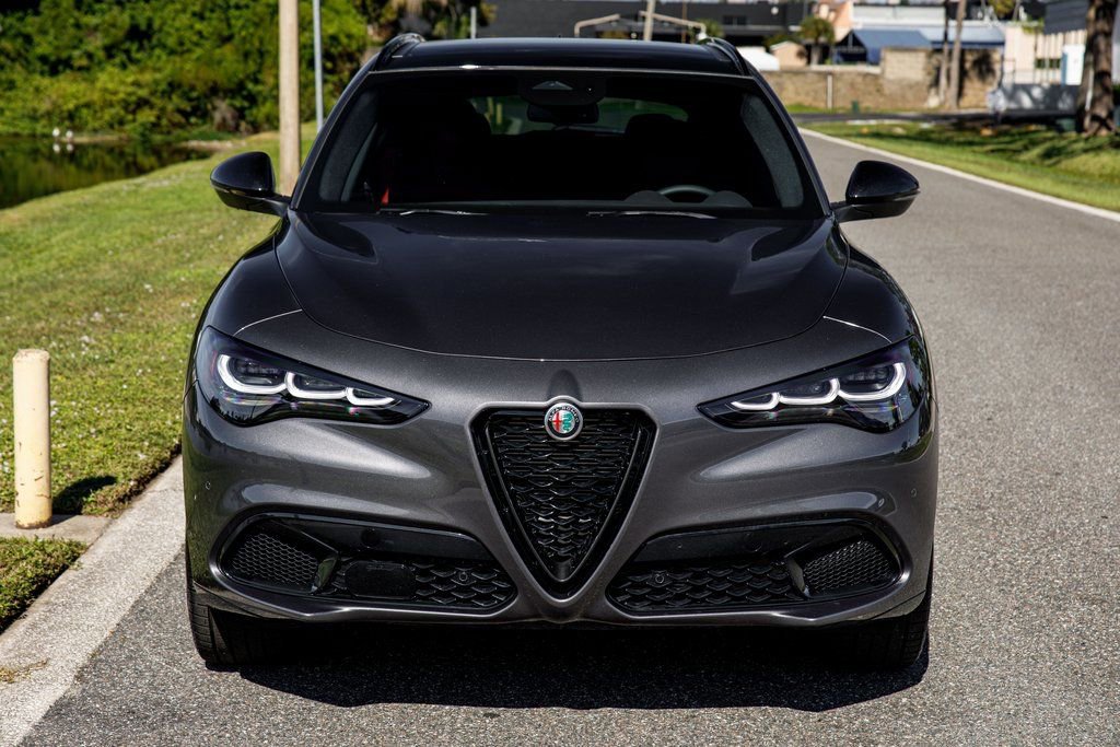 New 2025 Alfa Romeo Stelvio Sprint image 8