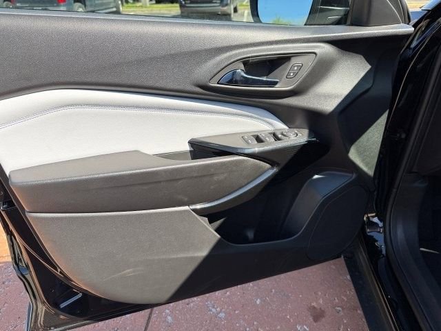 New 2026 Chevrolet Trax LT w/ Midnight Edition FWD image 9