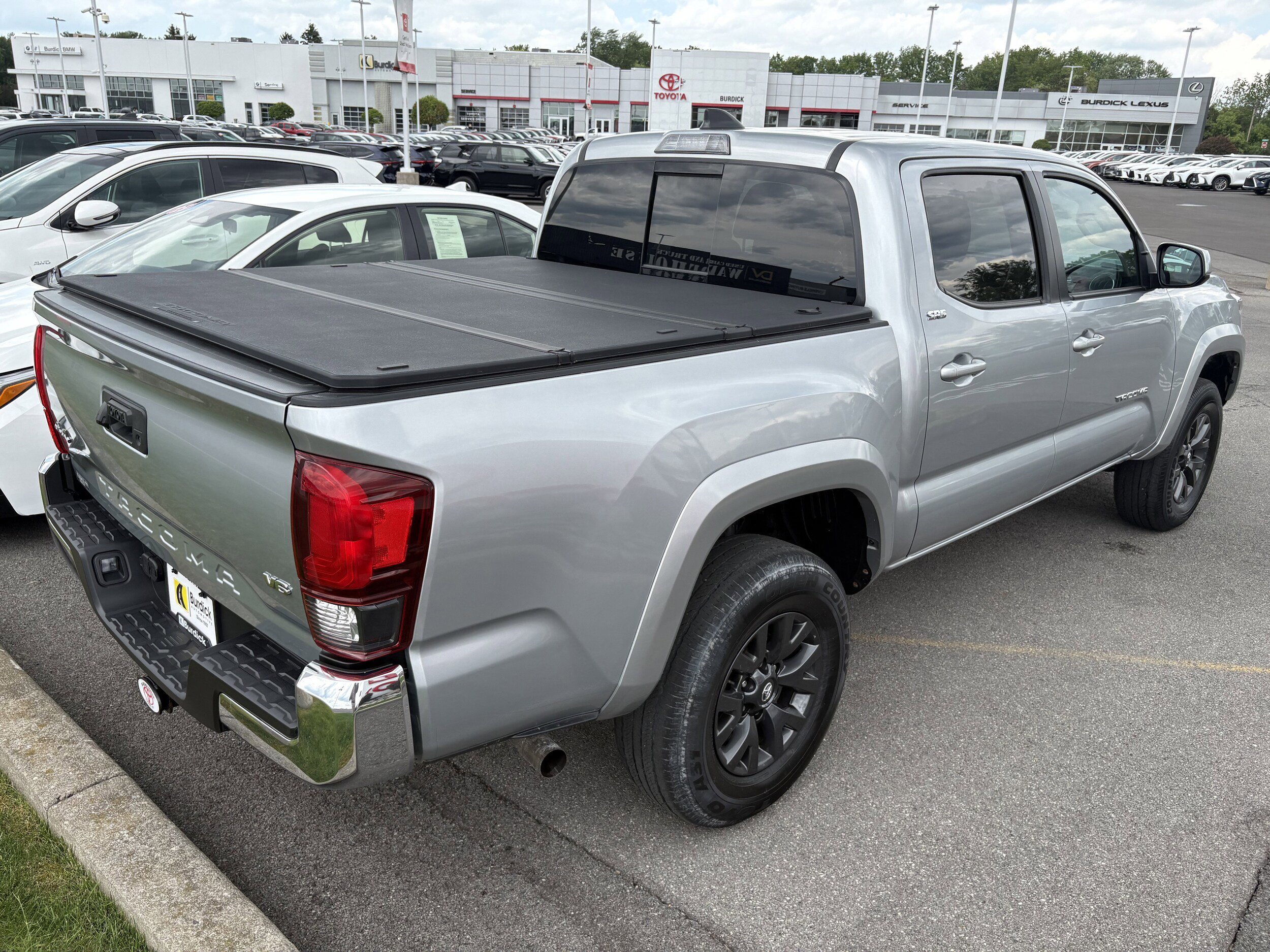 Certified 2023 Toyota Tacoma SR5 AWD/4WD image 5