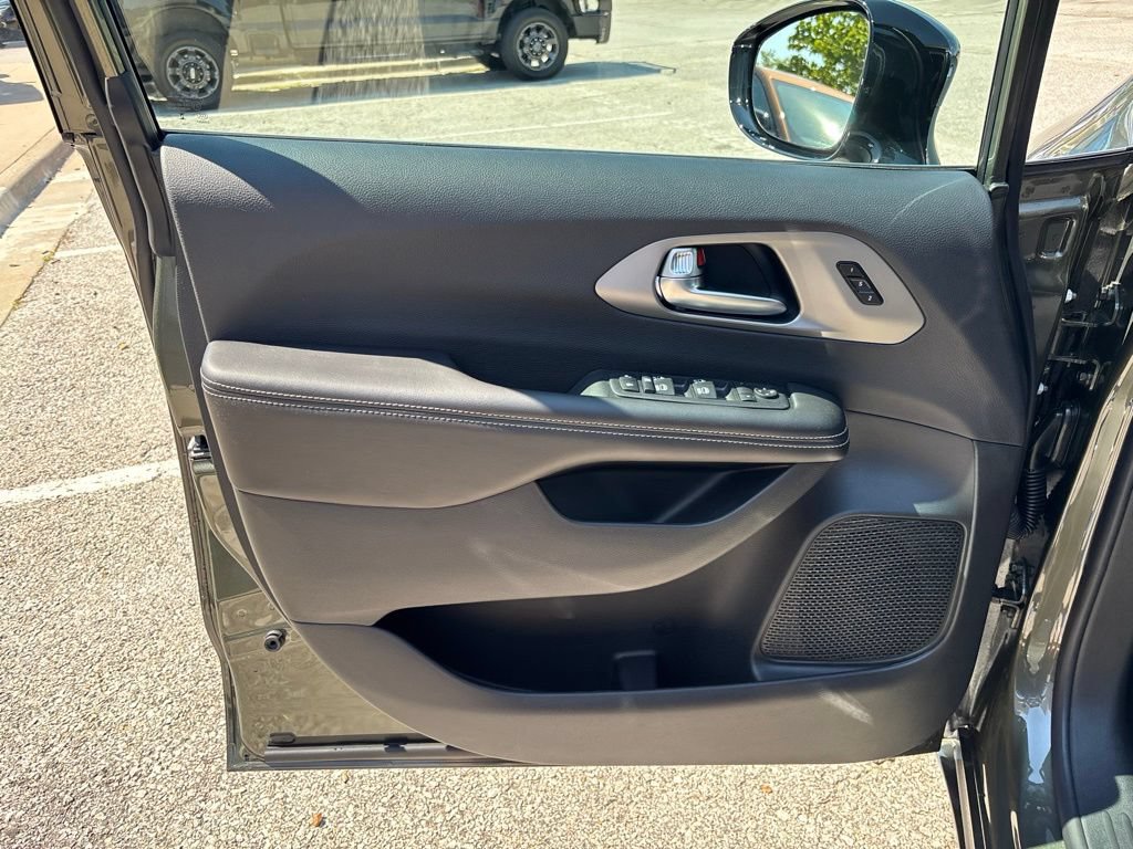New 2027 Chrysler Pacifica Select FWD image 31