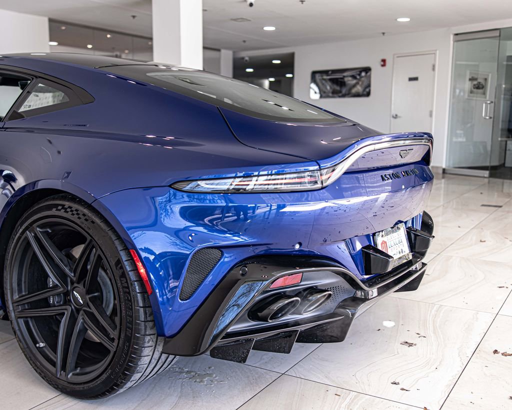 Used 2025 Aston Martin V8 Vantage Coupe image 14