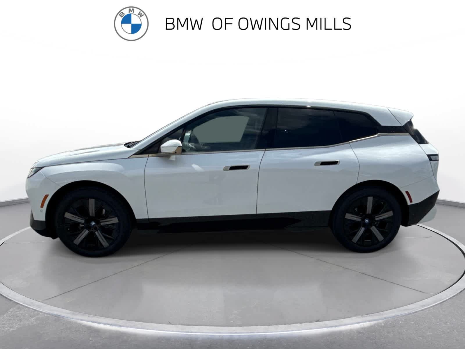 Used 2024 BMW iX xDrive50 w/ Premium Package AWD/4WD image 5
