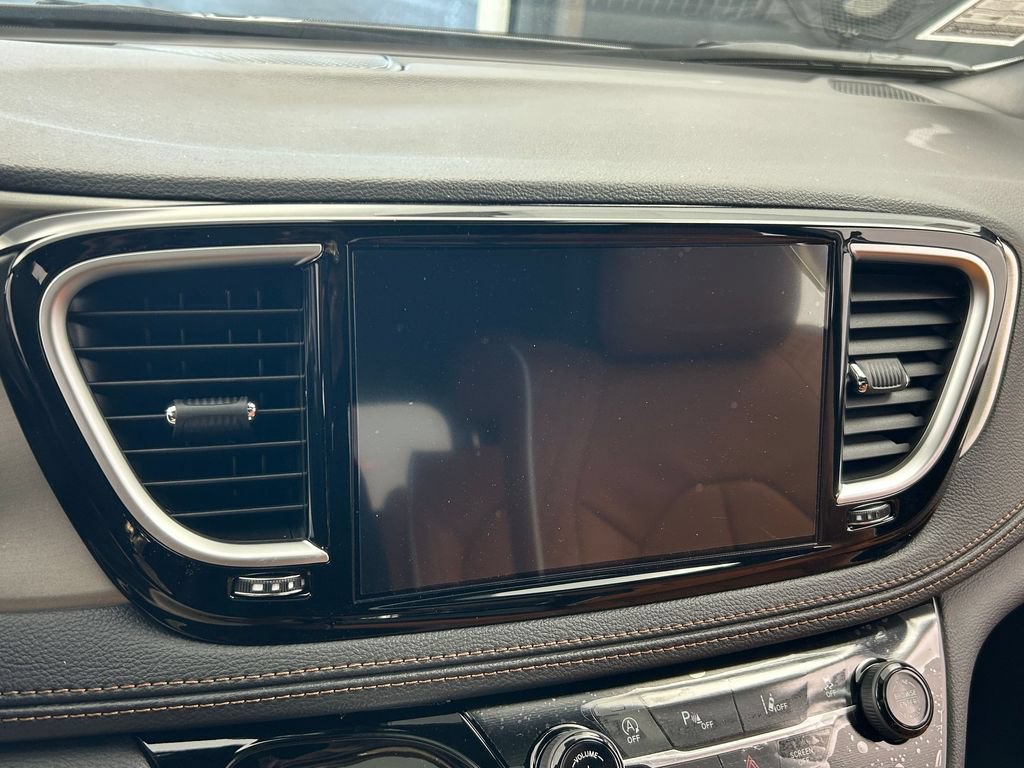 New 2026 Chrysler Pacifica Pinnacle FWD image 18