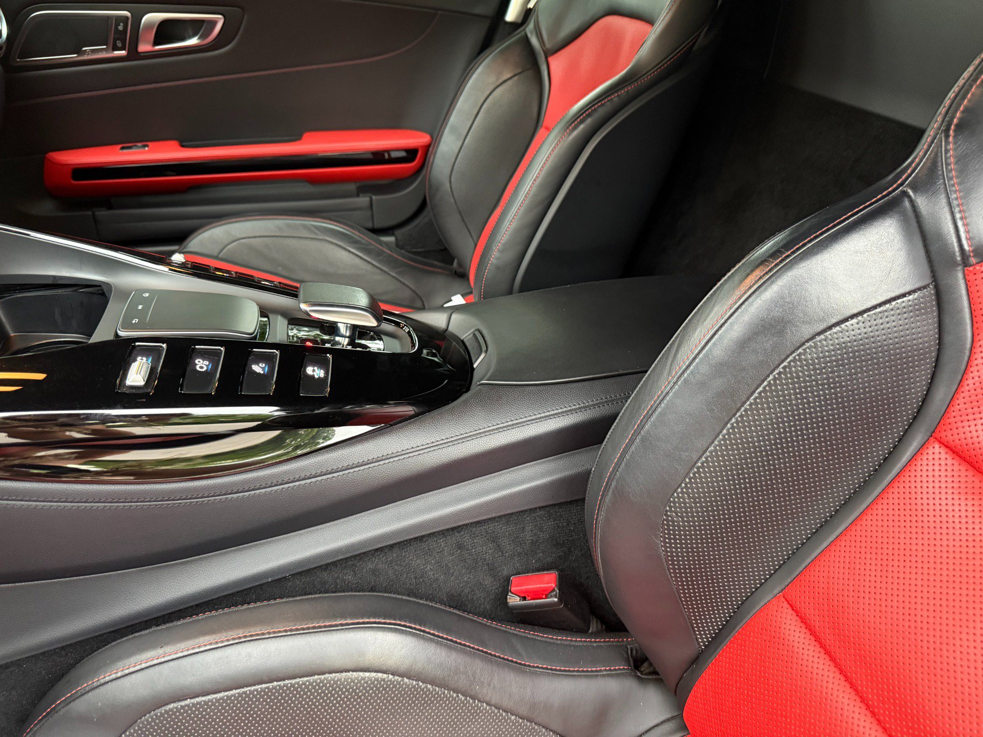 Used 2020 Mercedes-Benz AMG GT Roadster image 18
