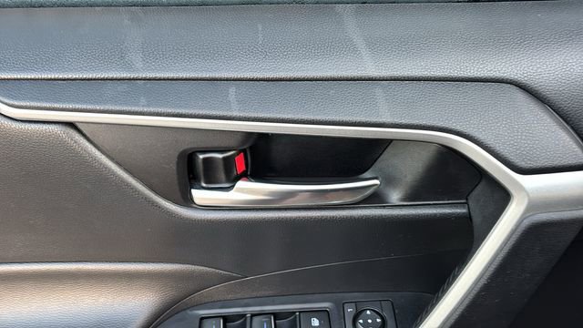 Used 2022 Toyota RAV4 XLE image 10