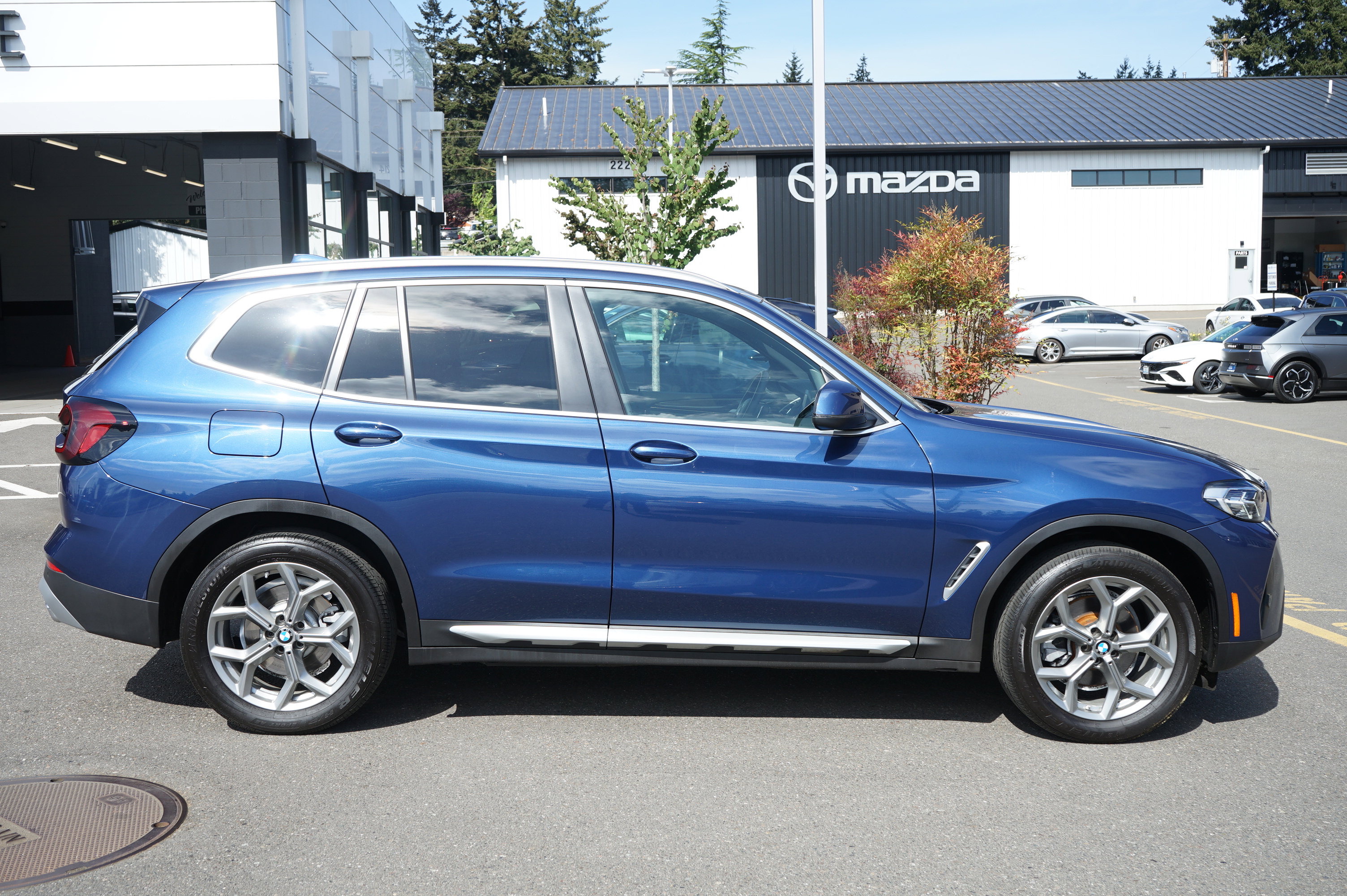 Used 2023 BMW X3 xDrive30i AWD/4WD image 2