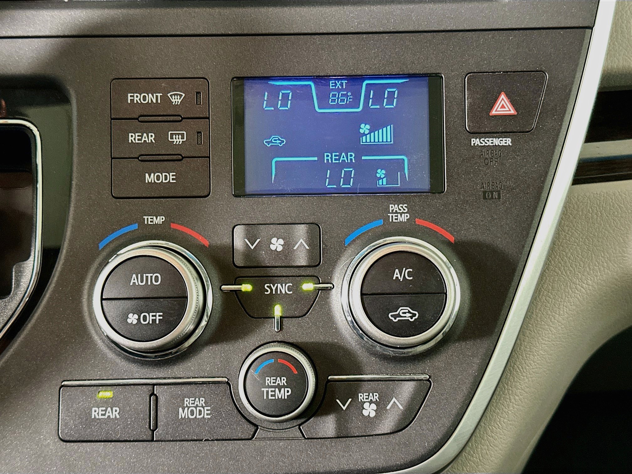 Used 2015 Toyota Sienna XLE w/ XLE Navigation Package FWD image 24