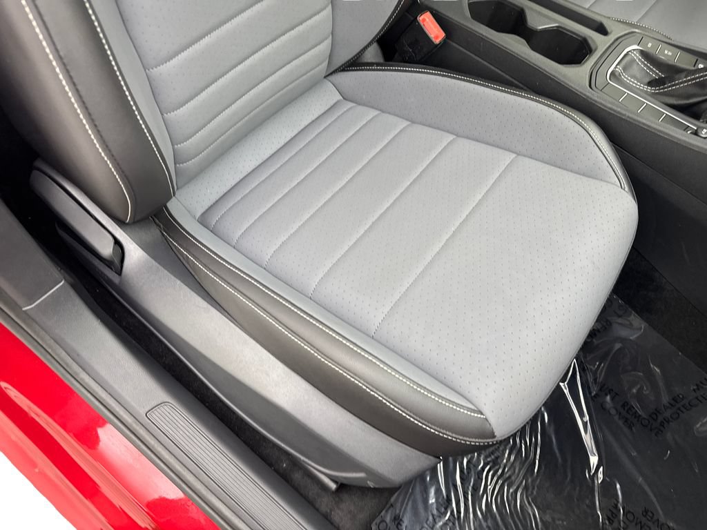Used 2025 Volkswagen Jetta SE FWD image 46