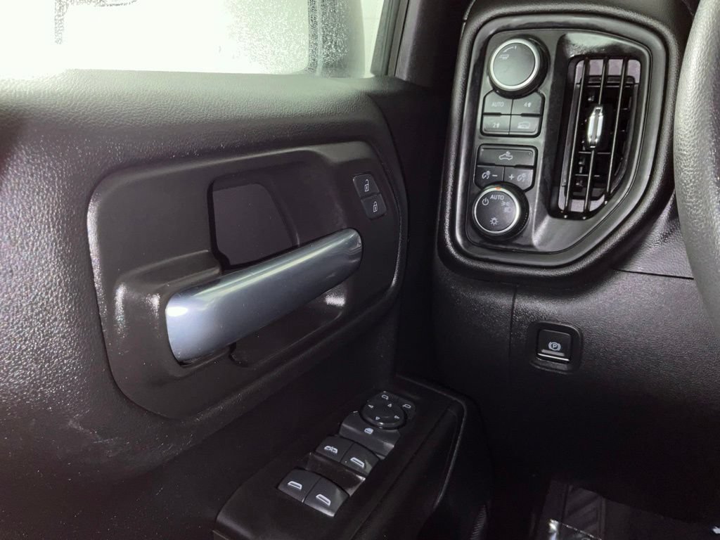 Used 2020 Chevrolet Silverado 1500 Custom w/ Custom Value Package AWD/4WD image 19