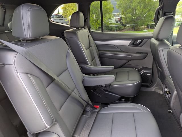 Used 2025 Buick Enclave Preferred FWD image 33