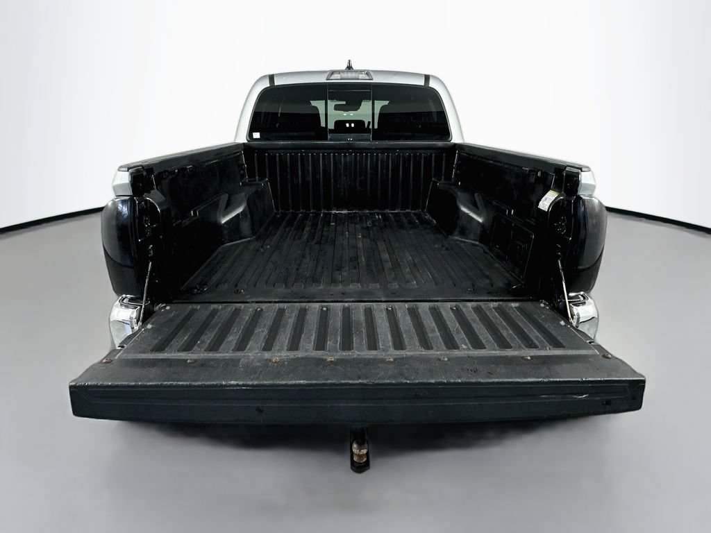 Used 2022 Toyota Tacoma TRD Off-Road AWD/4WD image 27