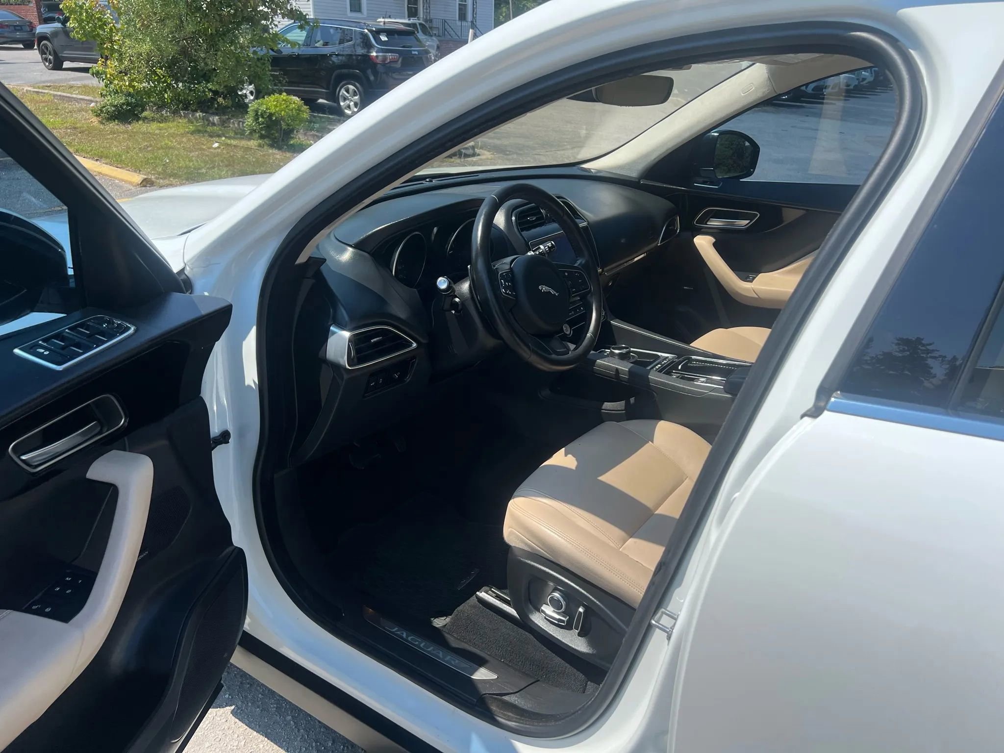 Used 2020 Jaguar F-PACE Premium image 5