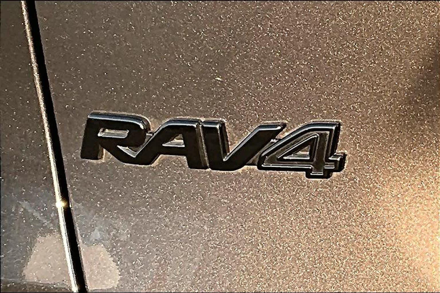 Used 2025 Toyota RAV4 SE w/ Weather & Moonroof Package AWD/4WD image 9